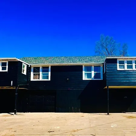 Buffalo & Bourbon-1 Bed1 Bath Private Condo